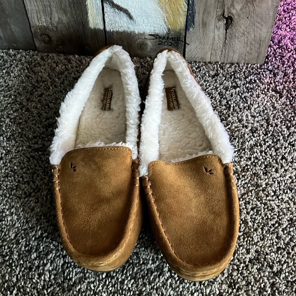Koolaburra  UGG Sz 5. NEW NEVER WORN